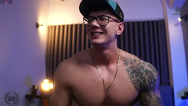 Thomas Falcon online show from October 18, 1:52 am