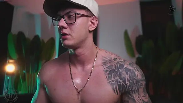 Thomas Falcon online show from November 13, 2:43 am