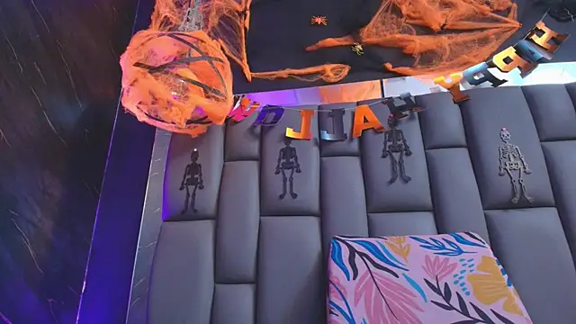 kissme luna online show from October 29, 7:15 pm