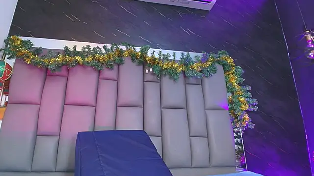 kissme luna online show from December 5, 6:59 pm