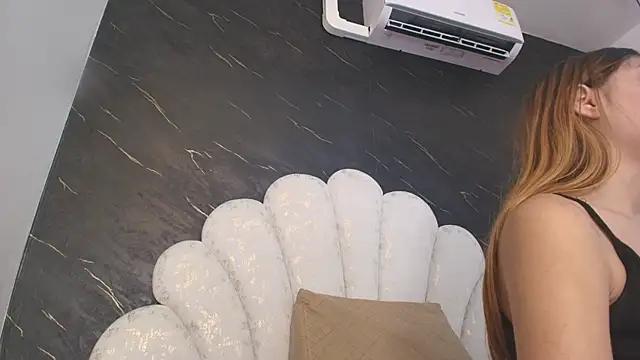 Snapshot of kissme_luna chatting on April 28, 7:08 pm kissme luna online show from April 28, 7:08 pm