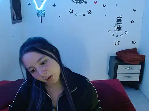 Snapshot of Mia2xsmith chatting on November 8, 7:23 pm Mia2xsmith online show from November 8, 7:23 pm