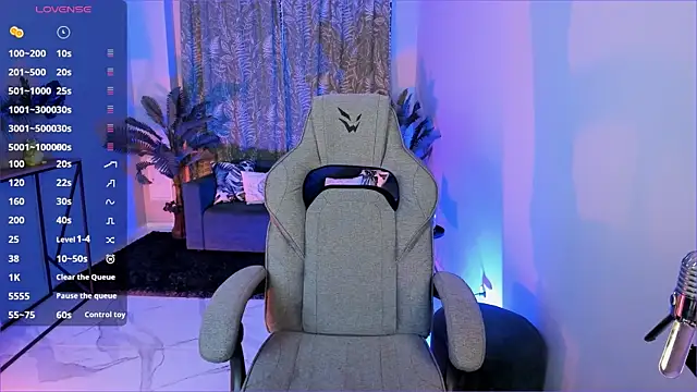 Snapshot of FlexyFox chatting on December 18, 10:21 am FlexyFox online show from December 18, 10:21 am