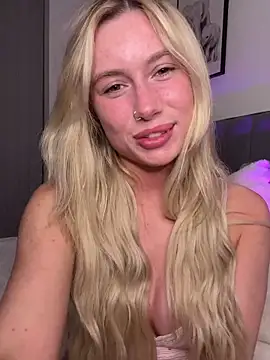 SexySaraxxoo online show from February 3, 12:20 am