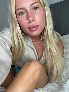SexySaraxxoo online show from July 26, 5:09 pm
