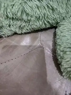 Snapshot of YUTELX chatting on September 14, 2:33 am YUTELX online show from September 14, 2:33 am