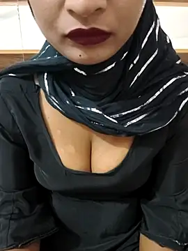 Snapshot of Itz_Mayra_ chatting on October 22, 6:24 am Itz Mayra online show from October 22, 6:24 am