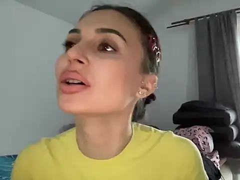 lannaah  online show from October 4, 10:24 am