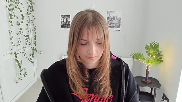 Snapshot of NeyliDream chatting on April 18, 1:15 pm NeyliDream online show from April 18, 1:15 pm