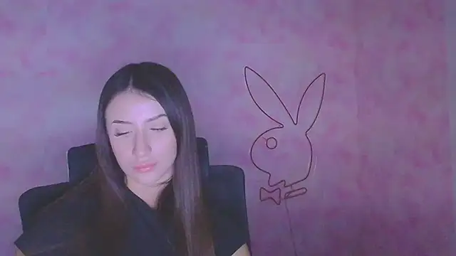 Snapshot of AlisaBubbles chatting on November 8, 6:46 am AlisaBubbles online show from November 8, 6:46 am