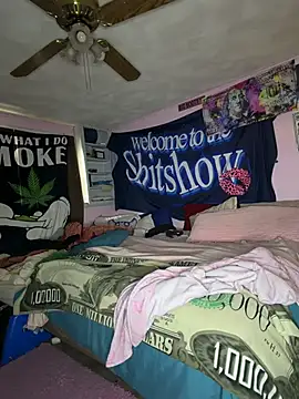 Snapshot of shortywidaphatty chatting on December 17, 1:39 pm shortywidaphatty online show from December 17, 1:39 pm