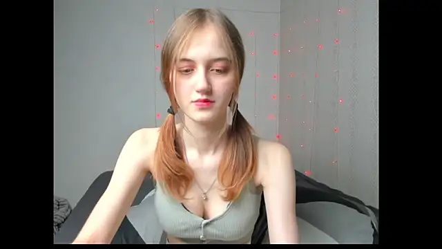 Snapshot of dreamy_pollyyy chatting on March 30, 3:57 pm dreamy pollyyy online show from March 30, 3:57 pm
