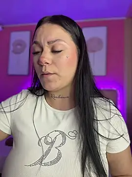 Snapshot of Megaan__More chatting on May 12, 5:59 am Megaan More online show from May 12, 5:59 am