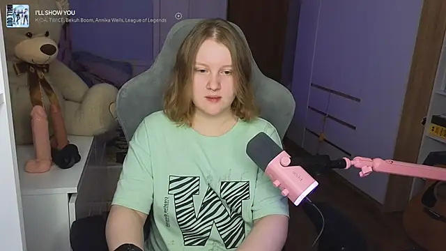 Snapshot of OliviaBlade chatting on November 1, 1:46 pm OliviaBlade online show from November 1, 1:46 pm