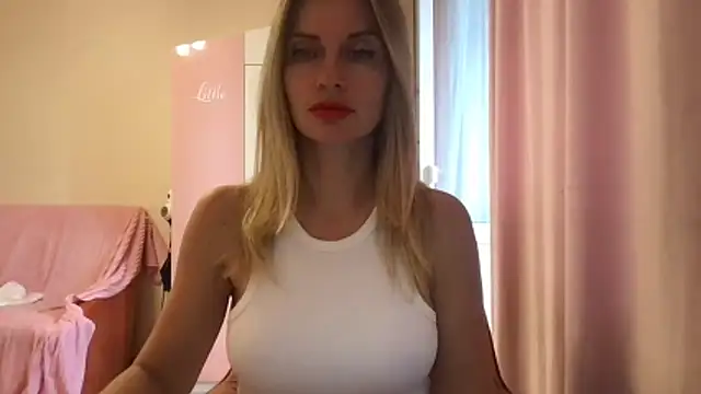 Snapshot of KarelliaStar chatting on May 9, 3:06 pm KarelliaStar online show from May 9, 3:06 pm