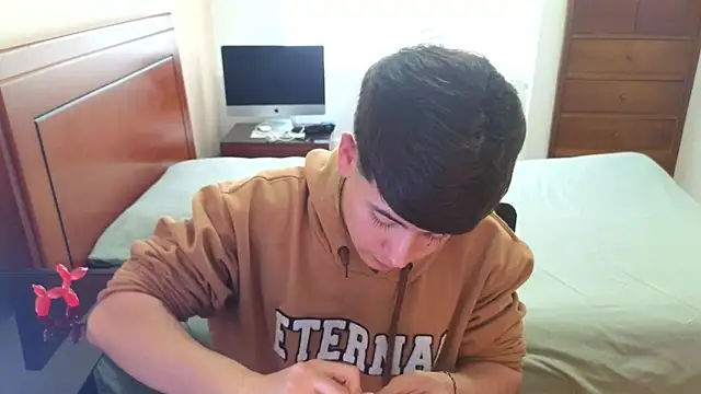 tightncuteass online show from September 18, 7:05 pm