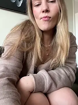 AllesandraLove online show from February 1, 7:56 pm