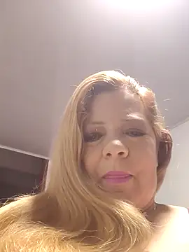 Casandra Cruz online show from October 11, 12:32 am