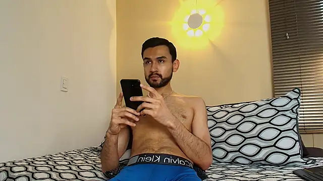 Snapshot of Axel_Moon_S chatting on December 13, 7:53 pm Axel Moon S online show from December 13, 7:53 pm