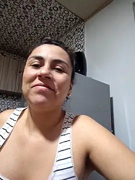 Snapshot of vanessa-titisM chatting on May 8, 12:27 am vanessa-titisM online show from May 8, 12:27 am