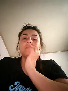 Snapshot of vanessa-titisM chatting on May 9, 2:28 am vanessa-titisM online show from May 9, 2:28 am