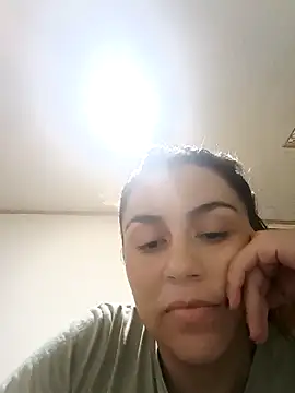 Snapshot of vanessa-titisM chatting on May 13, 1:47 am vanessa-titisM online show from May 13, 1:47 am