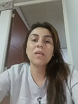 Snapshot of vanessa-titisM chatting on May 31, 12:19 am vanessa-titisM online show from May 31, 12:19 am