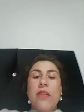 Snapshot of vanessa-titisM chatting on June 4, 2:17 am vanessa-titisM online show from June 4, 2:17 am