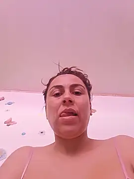 Snapshot of vanessa-titisM chatting on June 4, 3:07 pm vanessa-titisM online show from June 4, 3:07 pm