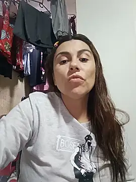 Snapshot of vanessa-titisM chatting on June 10, 1:50 am vanessa-titisM online show from June 10, 1:50 am