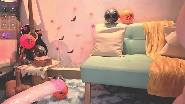 Snapshot of ashlynnlowe_ chatting on October 9, 8:29 pm ashlynnlowe online show from October 9, 8:29 pm