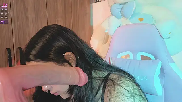 Snapshot of ashlynnlowe_ chatting on June 5, 9:53 pm ashlynnlowe online show from June 5, 9:53 pm