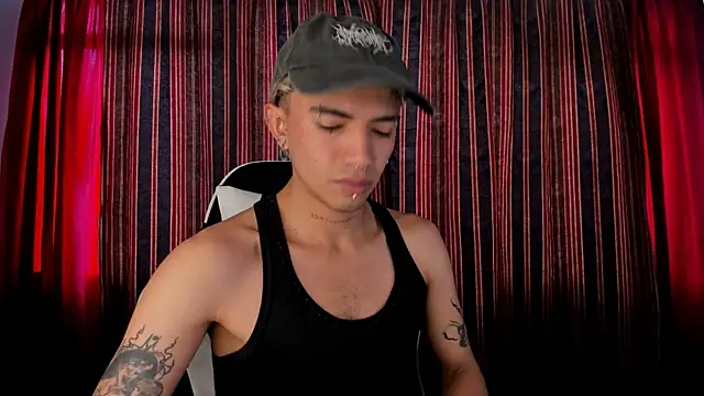 guynextdo0r online show from November 6, 8:10 pm