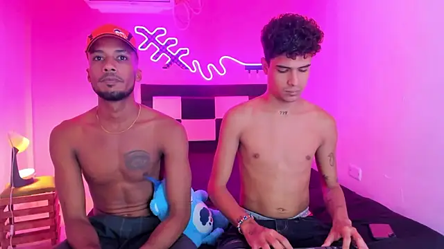 Snapshot of Lucky_boys__X chatting on December 19, 7:10 pm Lucky boys X online show from December 19, 7:10 pm