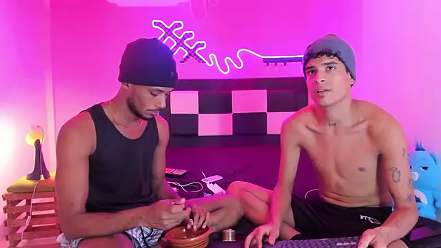 Snapshot of Lucky_boys__X chatting on December 20, 7:10 pm Lucky boys X online show from December 20, 7:10 pm