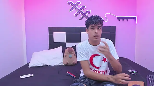 Snapshot of Lucky_boys__X chatting on January 9, 8:10 pm Lucky boys X online show from January 9, 8:10 pm