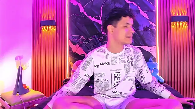 Snapshot of Lucky_boys__X chatting on February 9, 2:21 pm Lucky boys X online show from February 9, 2:21 pm