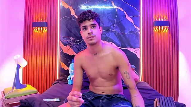 Snapshot of Lucky_boys__X chatting on February 11, 6:13 pm Lucky boys X online show from February 11, 6:13 pm