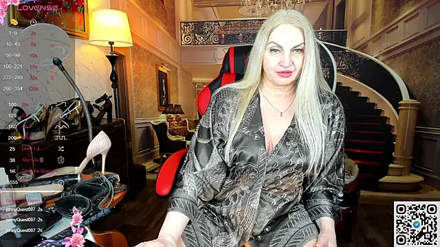 Nina Devillle online show from May 18, 4:07 am