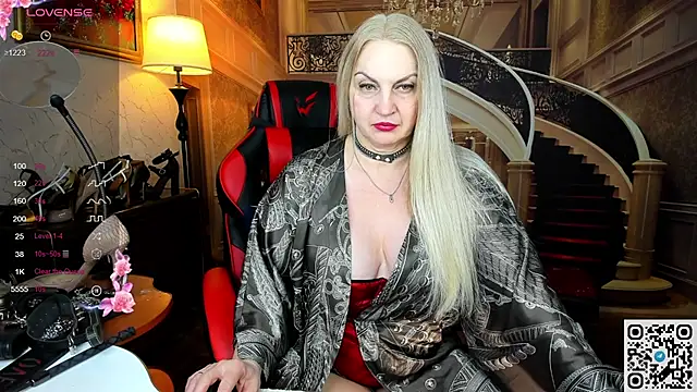 Nina Devillle online show from May 20, 10:16 pm