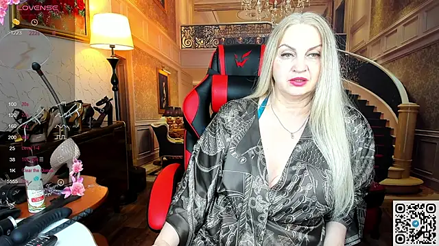 Nina Devillle online show from May 21, 12:01 pm