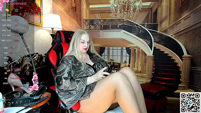 Nina Devillle online show from May 25, 1:55 am