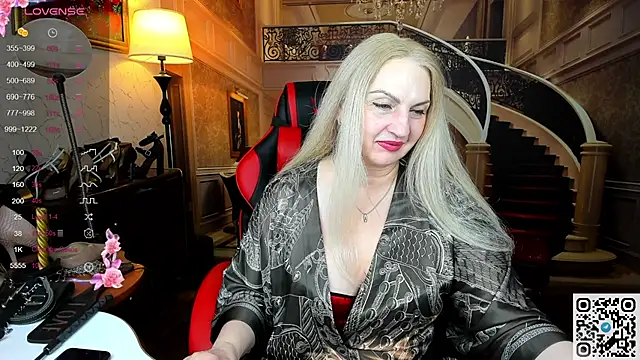 Nina Devillle online show from May 31, 1:47 am