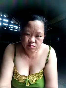 Snapshot of riso-00 chatting on November 10, 9:08 am riso-00 online show from November 10, 9:08 am