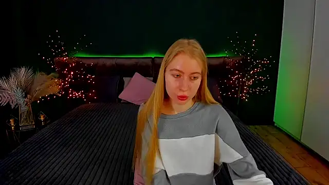 Alina Blonde online show from September 27, 5:45 am