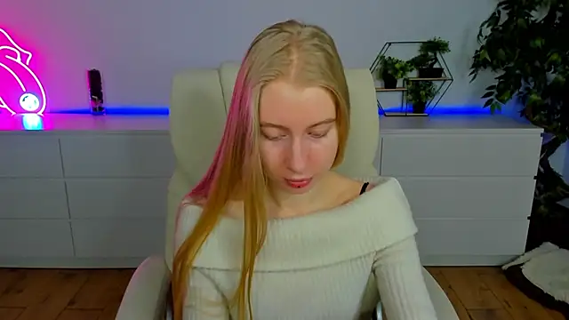 Alina Blonde online show from February 19, 6:42 am