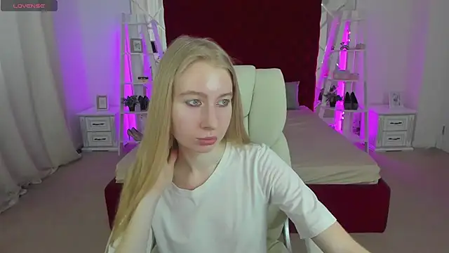 Alina Blonde online show from July 2, 5:35 am