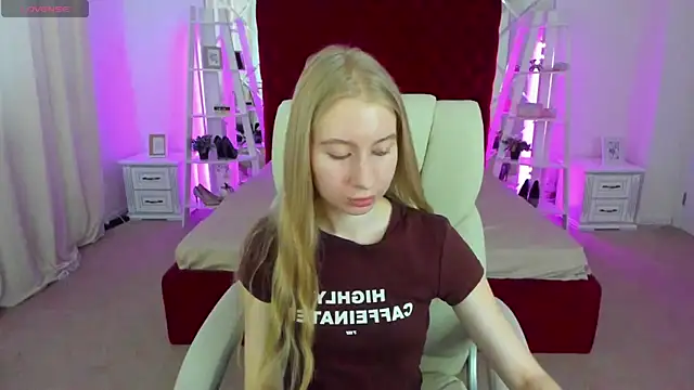 Alina Blonde online show from July 6, 5:37 am