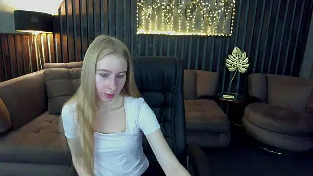 Alina Blonde online show from July 17, 5:36 am