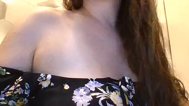 Snapshot of Calyna chatting on July 25, 9:23 pm Calyna online show from July 25, 9:23 pm